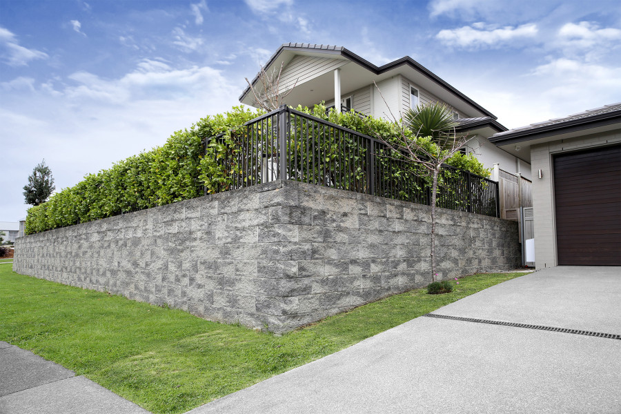Block and Brick Retaining Wall